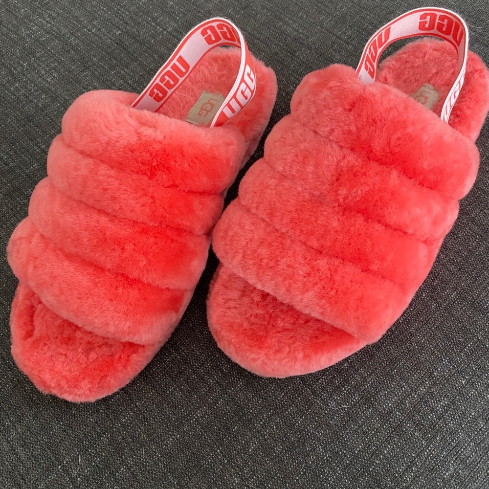 UGG Fluff Yeah slippers in unique coral color. worn a few times, indoors, size 9